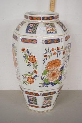 Lot 1 - A large reproduction Oriental floral decorated...