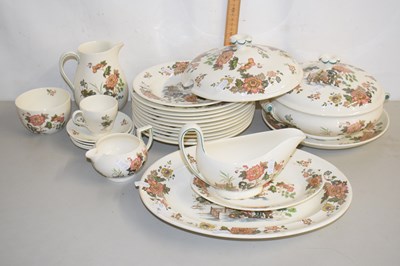 Lot 14 - Quantity of Wedgwood Eastern Flowers dinner wares