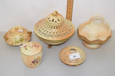 Lot 79 - Blush Worcester wares to include a circular...