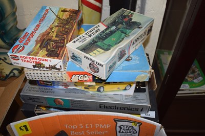 Lot 644 - MIXED LOT SMALL AIRFIX KITS, BURAGO...