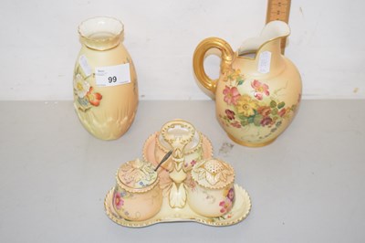 Lot 99 - A group of blush Worcester wares comprising a...