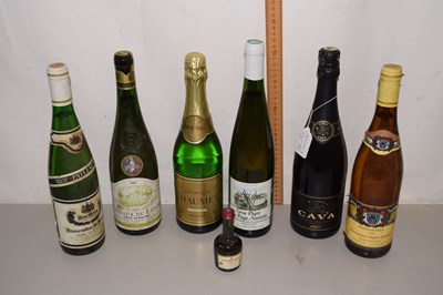 Lot 683 - A mixed lot to include a bottle of brandy,...