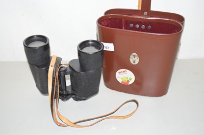 Lot 107 - Cased Jenoptem 10 x 50 w binoculars, box of...