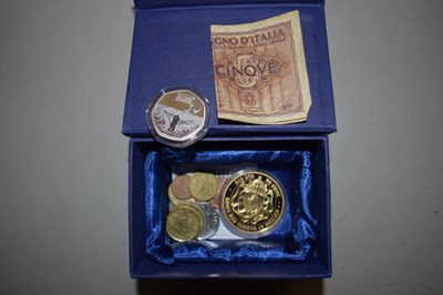 Lot 123 - A small box of assorted coinage, commemorative...