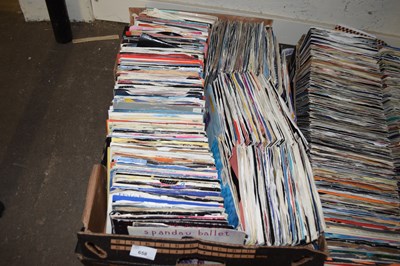 Lot 658 - QUANTITY OF MIXED SINGLES