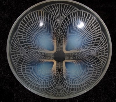 Lot 1 - Lalique Coquilles bowl with opalescent feet,...