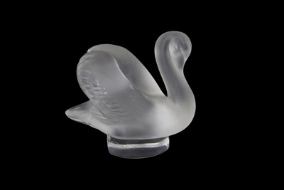 Lot 5 - Lalique small model of a swan on circular base