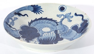 Lot 91 - Lowestoft porcelain dragon pattern dish, circa...