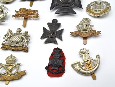 Lot 39 - Quantity of 20th century British Army Cap...