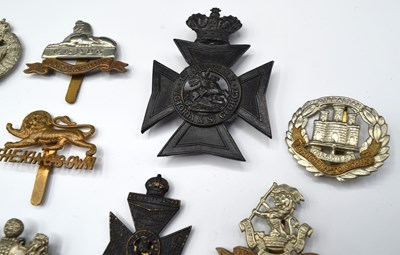 Lot 39 - Quantity of 20th century British Army Cap...