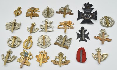 Lot 39 - Quantity of 20th century British Army Cap...