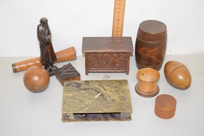 Lot 115 - Box of mixed treen items to include a...