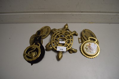 Lot 113 - MIXED LOT VARIOUS HORSE BRASSES, BRASS TURTLES,...