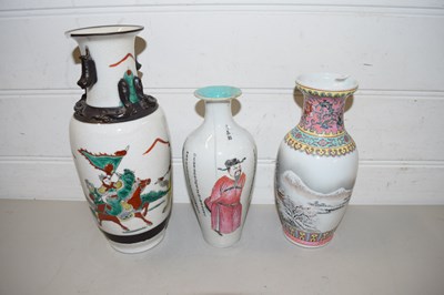 Lot 174 - MIXED LOT CHINESE PORCELAIN VASE DECORATED...