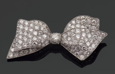 Lot 263 - JE Caldwell & Co., an Art Deco diamond bow...