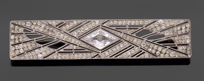 Lot 283 - A French Art Deco brooch, the rectangular...