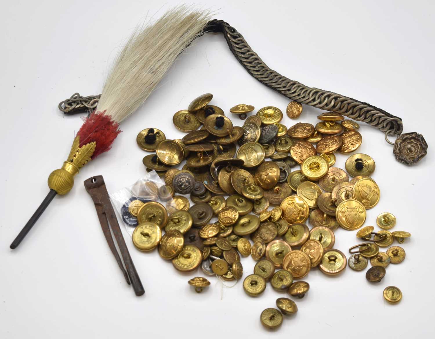 Lot 46 - Quantity of mixed assorted military buttons to...