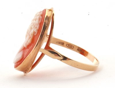 Lot 19 - A cameo ring, the oval shell cameo in collet...