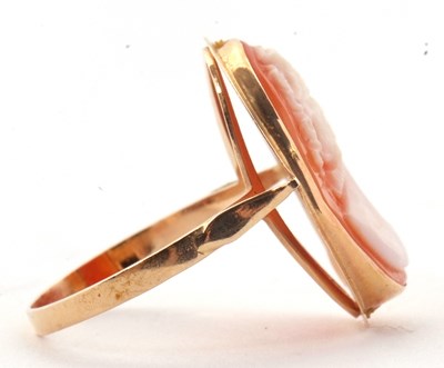 Lot 19 - A cameo ring, the oval shell cameo in collet...