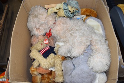 Lot 810 - BOX OF SOFT TOYS