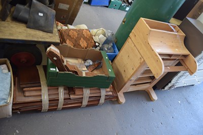 Lot 846 - Mixed lot - various mahogany off cuts, veneer etc