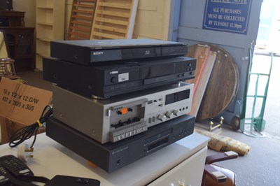 Lot 850 - Group of vintage stereo separates