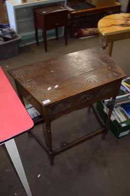 Lot 722 - Reproduction carved oak hall table