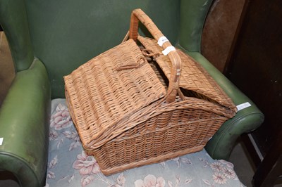 Lot 836 - PICNIC HAMPER