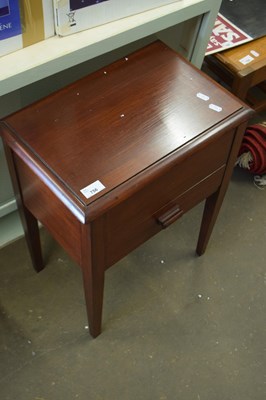 Lot 756 - Retro sewing box
