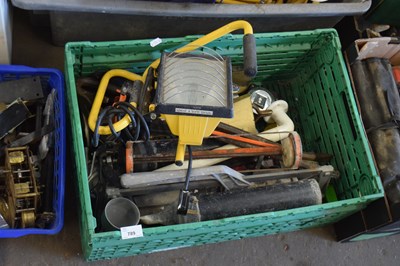 Lot 789 - Box of various tools, floodlight, garage...