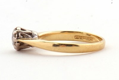 Lot 88 - An 18ct diamond ring, the round brilliant cut...