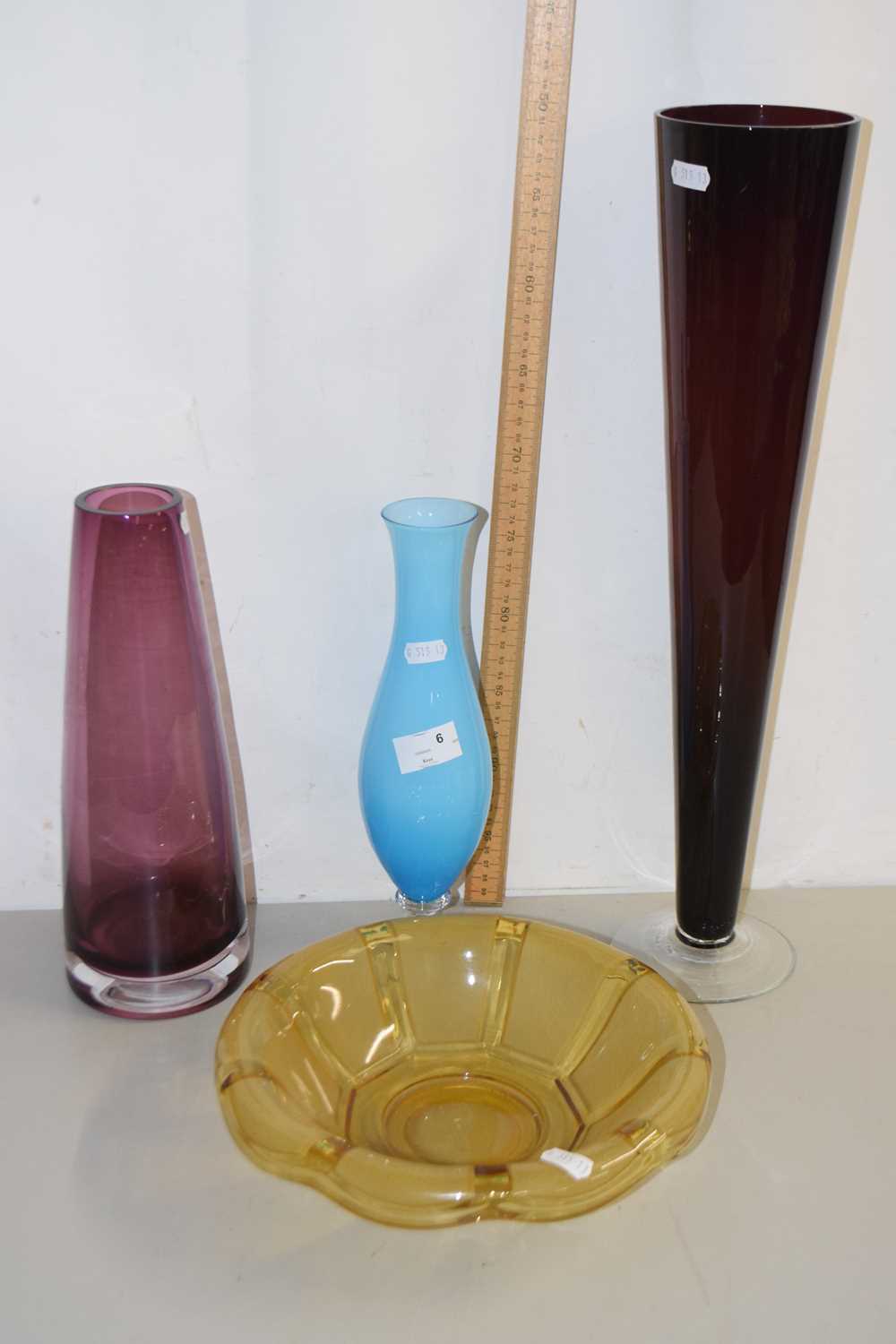 Lot 6 - Four various pieces of Art Glass