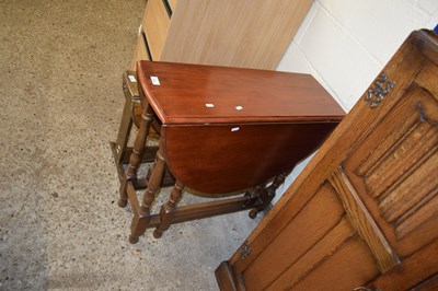 Lot 433 - SMALL OAK DROP LEAF DINING TABLE ON TURNED LEGS