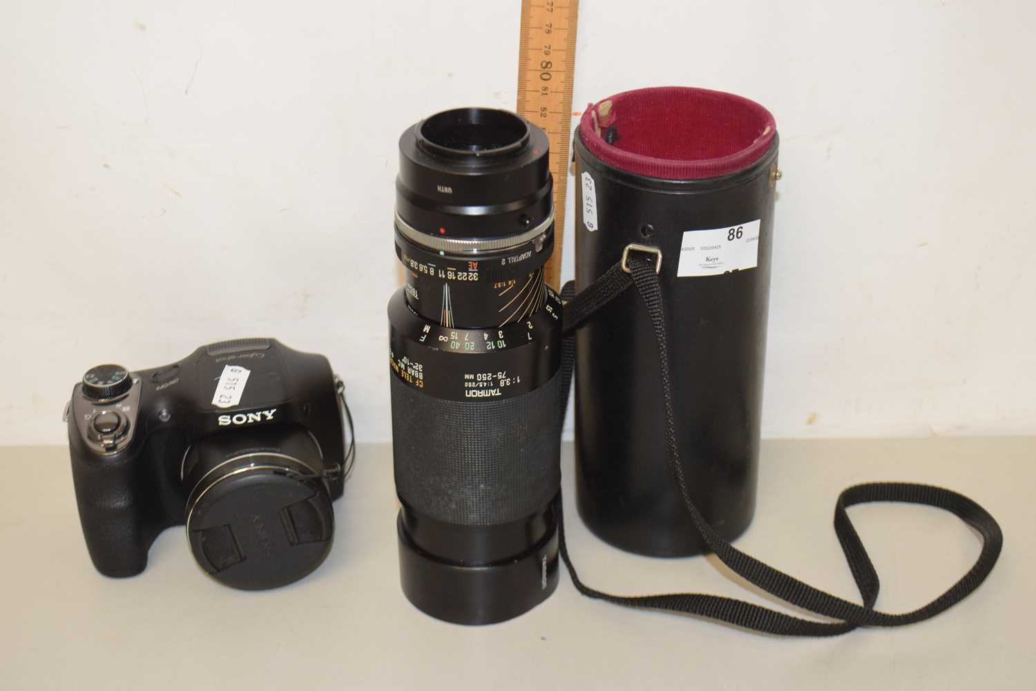 Lot 86 - Sony Cybershot digital camera and lens