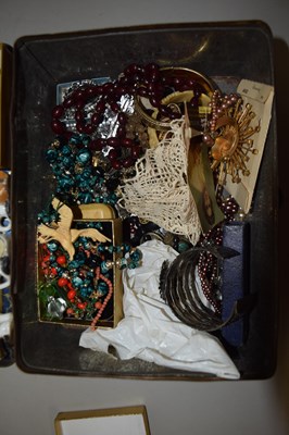 Lot 102 - Tin of various assorted costume jewellery