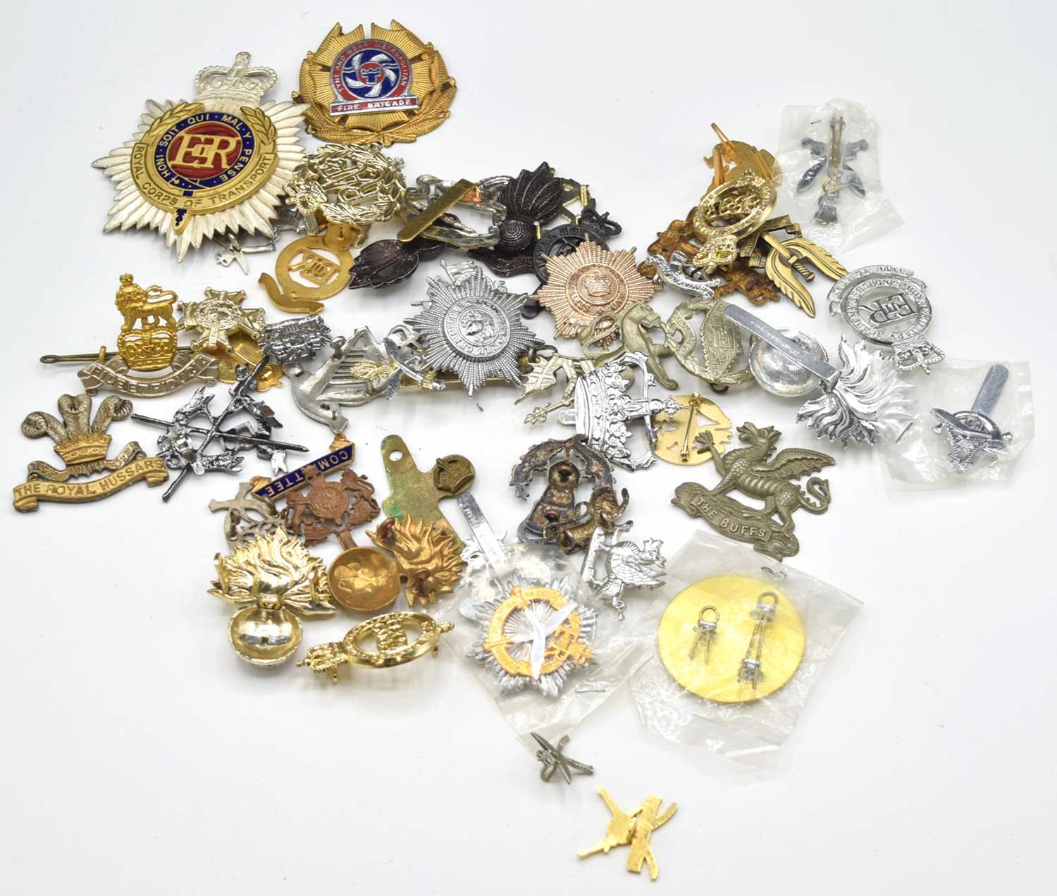 Lot 45 - Quantity of ER II Military cap badges to...