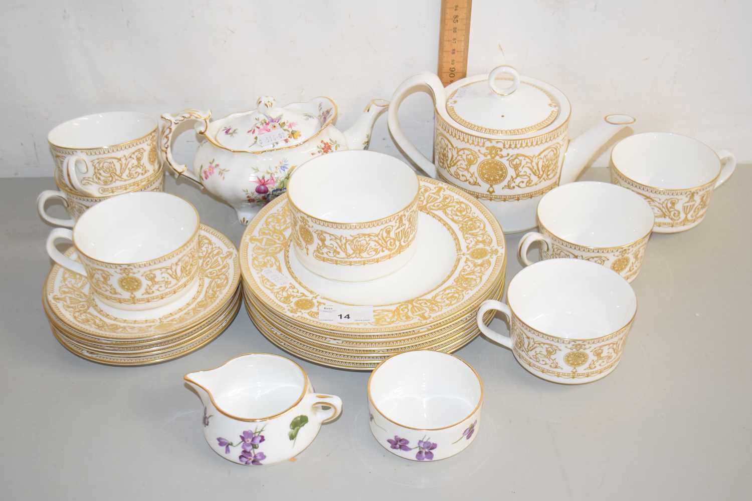 Lot 14 - A quantity of Royal Worcester Hyde Park tea...