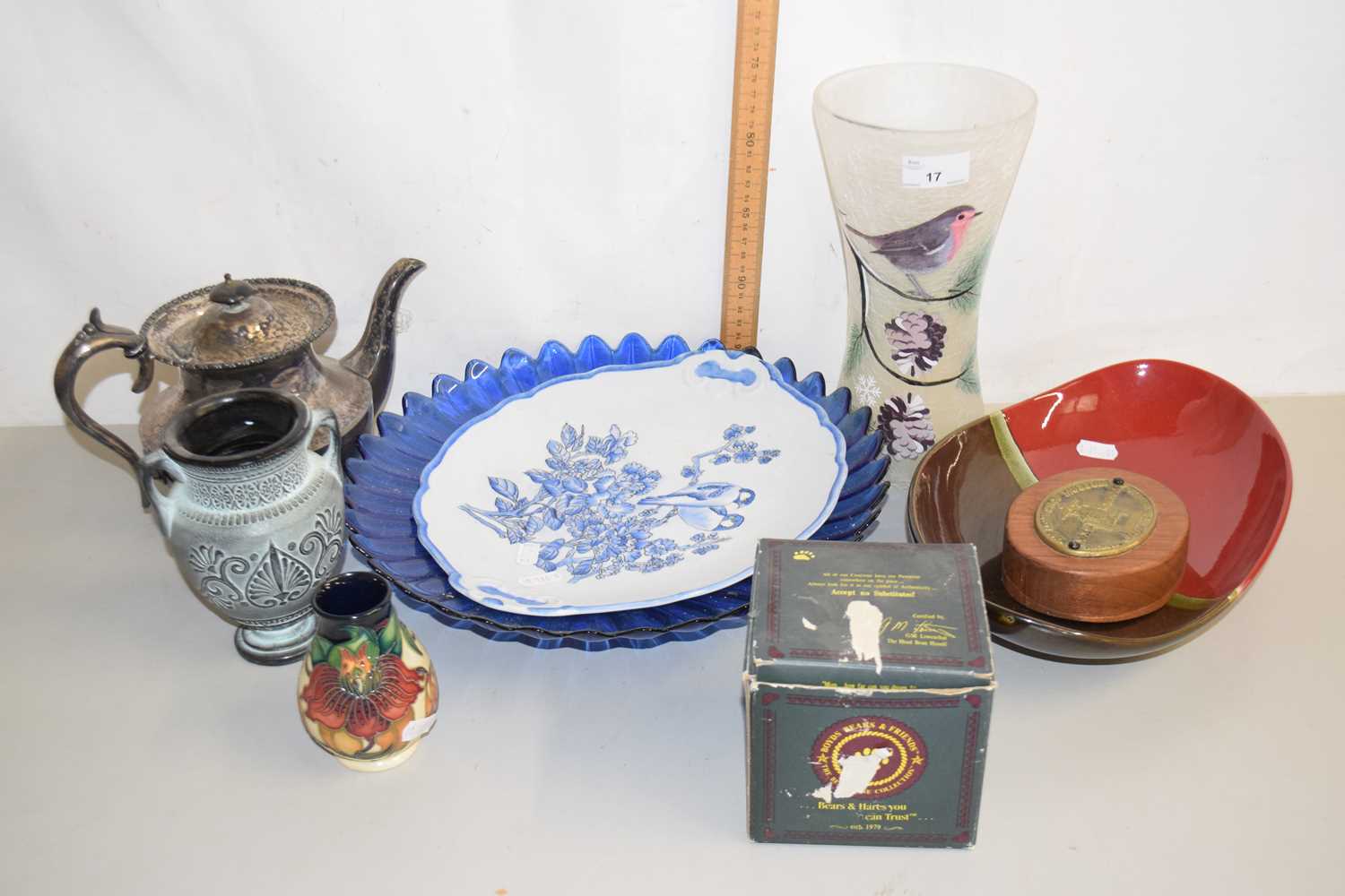 Lot 17 - Mixed Lot: Robin decorated vase, blue glass...