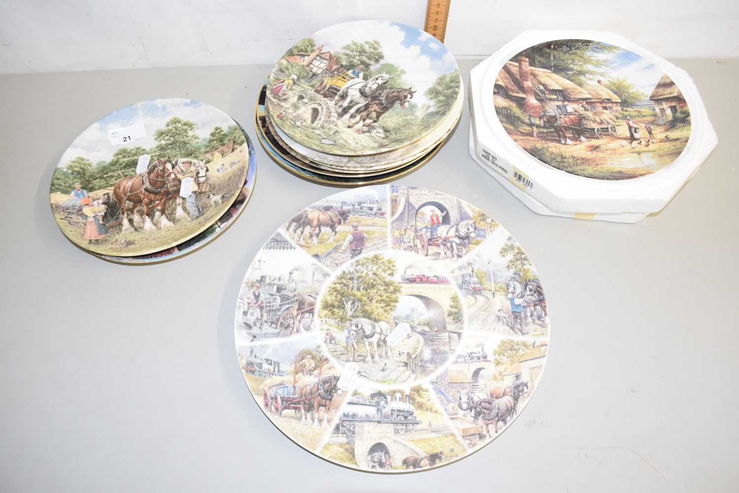 Lot 21 - A quantity of Wedgwood collectors plates from...
