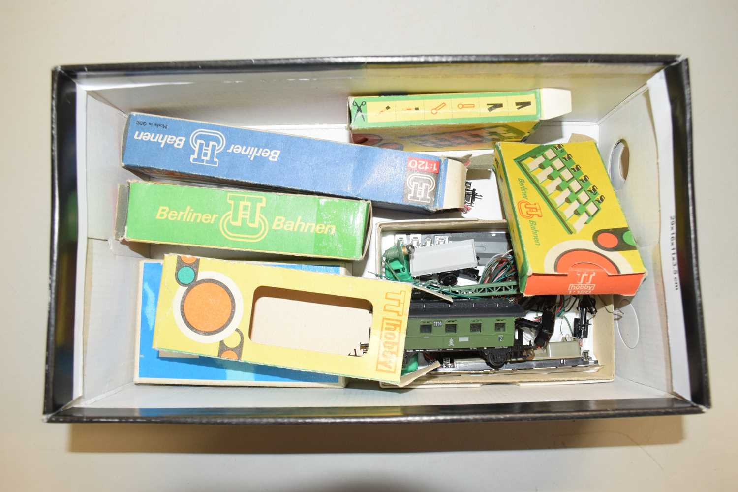 Lot 62 - A box of various Berliner moder railway items