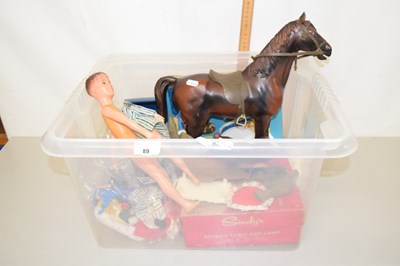 Lot 89 - A box of mixed vintage toys to include Sindy,...