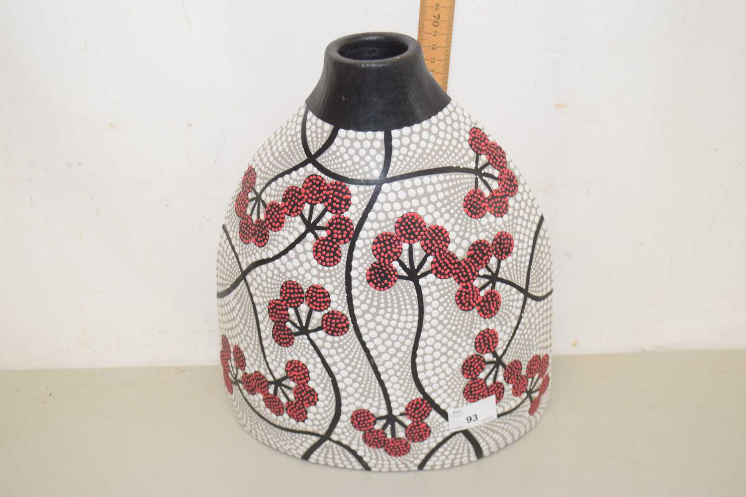 Lot 93 - A retro style vase