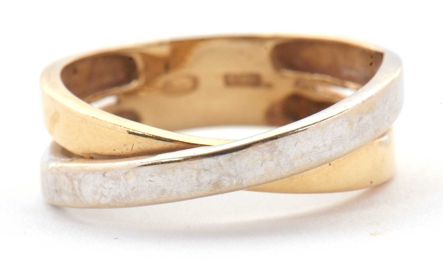 Lot 26 - A two tone gold ring, the white and yellow...