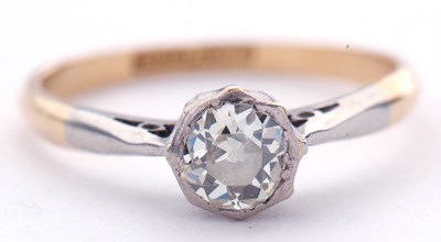Lot 63 - Antique diamond single stone ring featuring an...