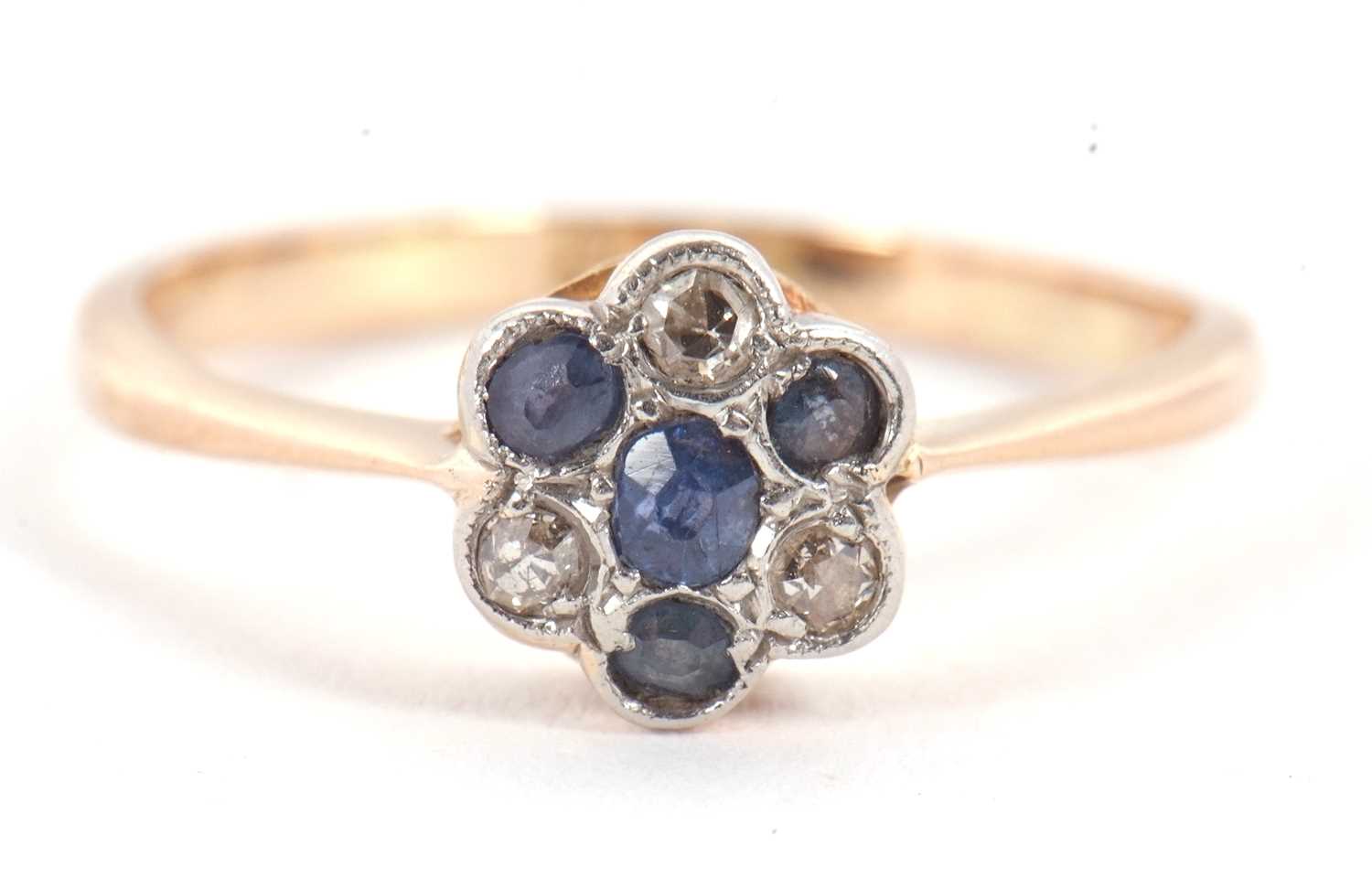 Lot 6 - An early 20th century sapphire and diamond...