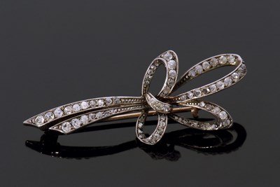 Lot 226 - Antique diamond brooch, a tied ribbon design...