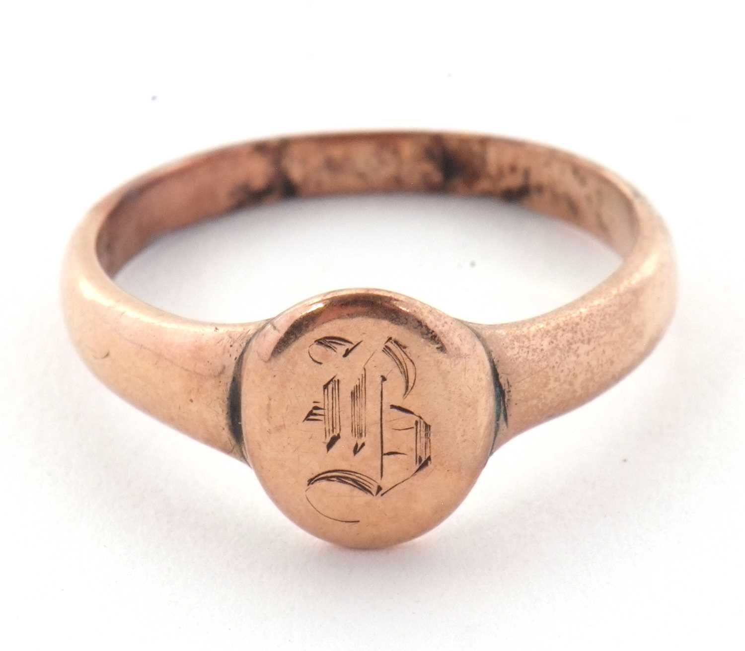 Lot 18 - A gold signet ring, with oval panel and plain...