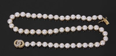 Lot 326 - Single row of cultured pearls of uniform size,...