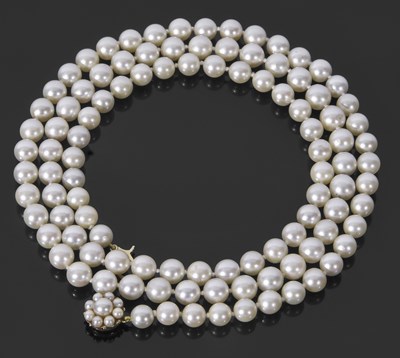 Lot 232 - Cultured pearl necklace, a single row of...