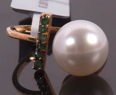 Lot 57 - A 9ct cultured pearl and emerald ring, the...